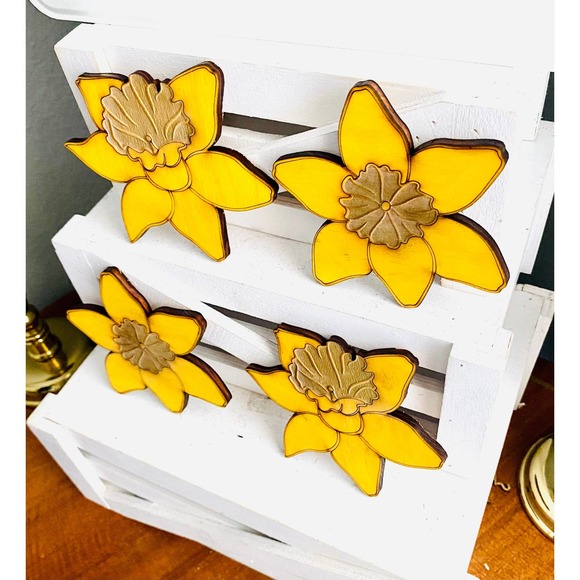 Set of 4 Farmhouse Inspired Yellow Wood Daffodil Themed Coasters - Picture 4 of 5